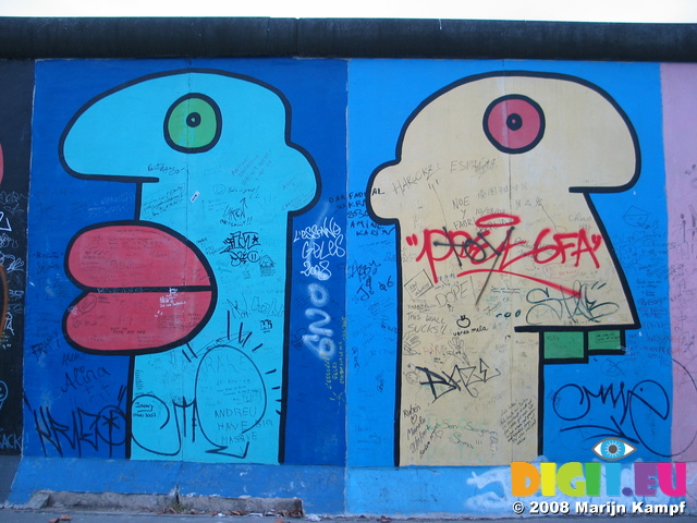 25279 Graffiti on graffiti on Berlin wall